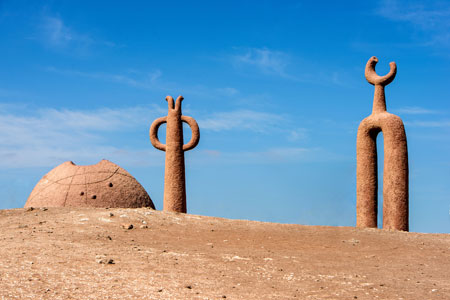 Presencias Tutelares sand sculptures