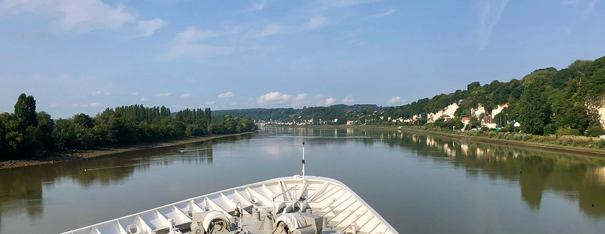 Boudicca cruising the River Seine