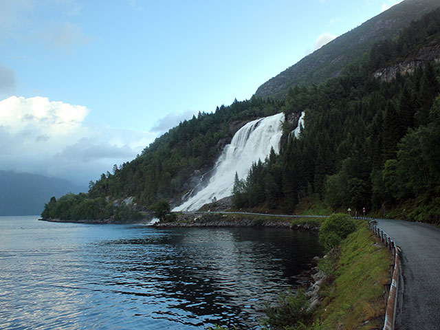 Cruising Maurangerfjord & Furebergfossen, Norway