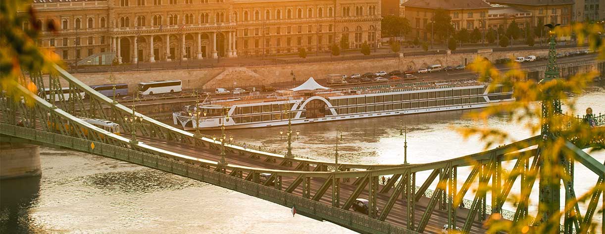 Brabant in Budapest, Chain bridge, Hungary Brabant in Budapest, Chain bridge, Hungary