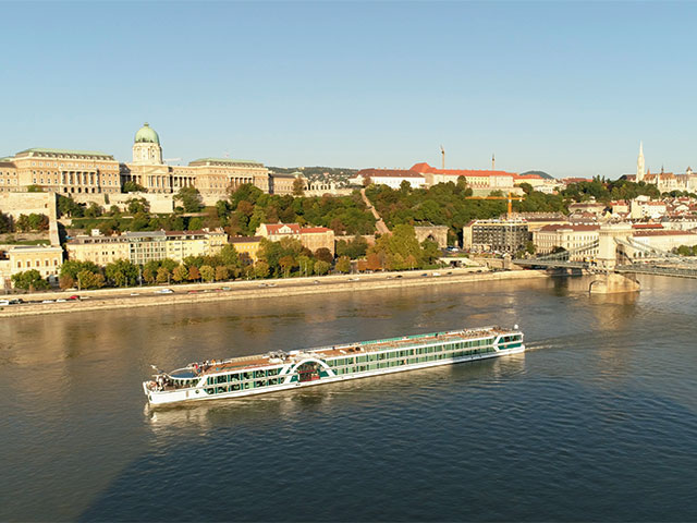 Brabant cruising Budapest, Hungary Brabant cruising Budapest, Hungary