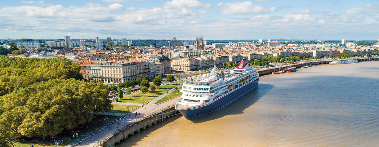 Braemar docked in Bordeaux, France Braemar docked in Bordeaux, France