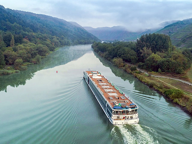 Brabant cruising the Middle Moselle river Brabant cruising the Middle Moselle river