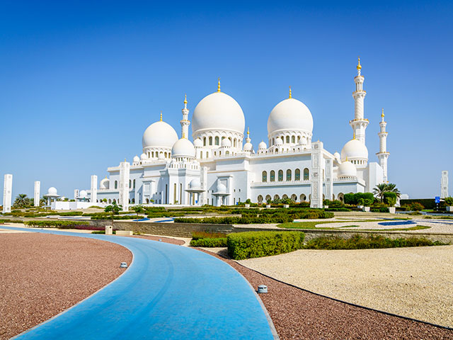 Outside view of Sheikh Zayed Grand Mosque in Abu Dhabi, UAE Outside view of Sheikh Zayed Grand Mosque in Abu Dhabi, UAE