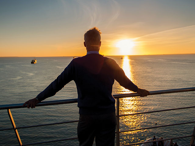 Cruising Leirvíksfjørður & Djúpini, Faroe Islands