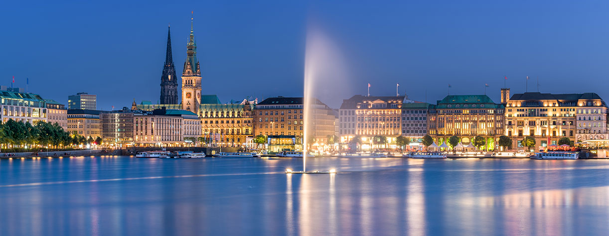 The Inner Alster Lake, with views of Hamburg city hall, Germany