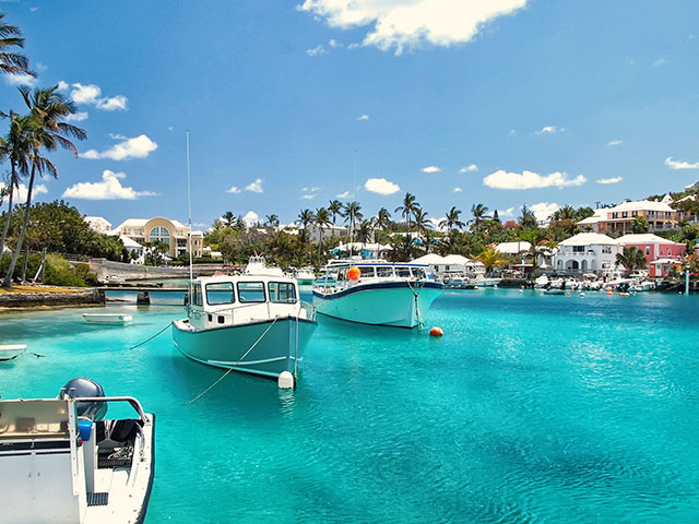 Yacht boats on blue sea water in tropical lagoon in Hamilton, Bermuda. 