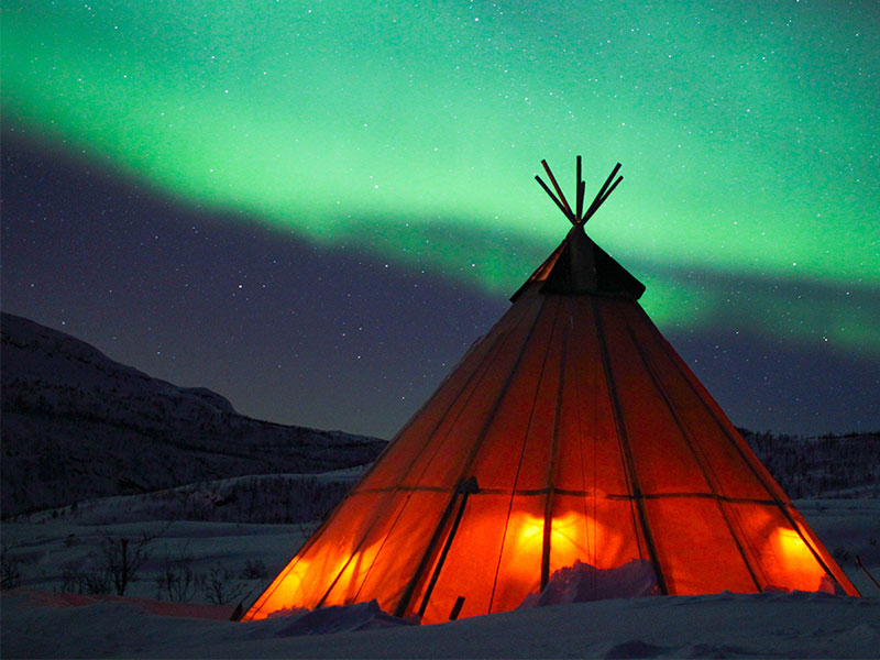 Sami tents in Norway with the Northern lights