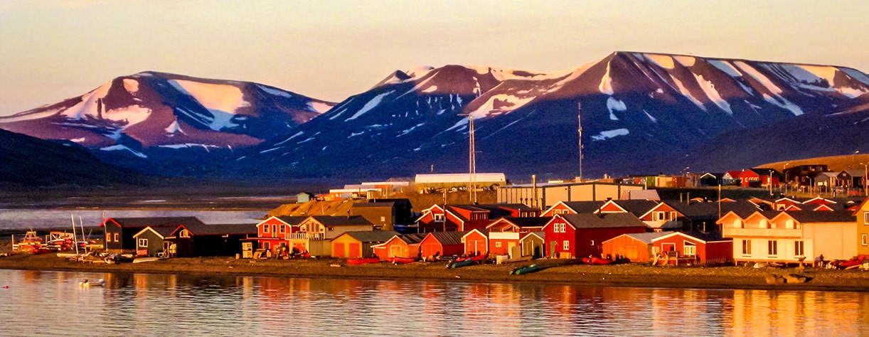 Best Time to See Midnight Sun in Svalbard 2023 - When to See 