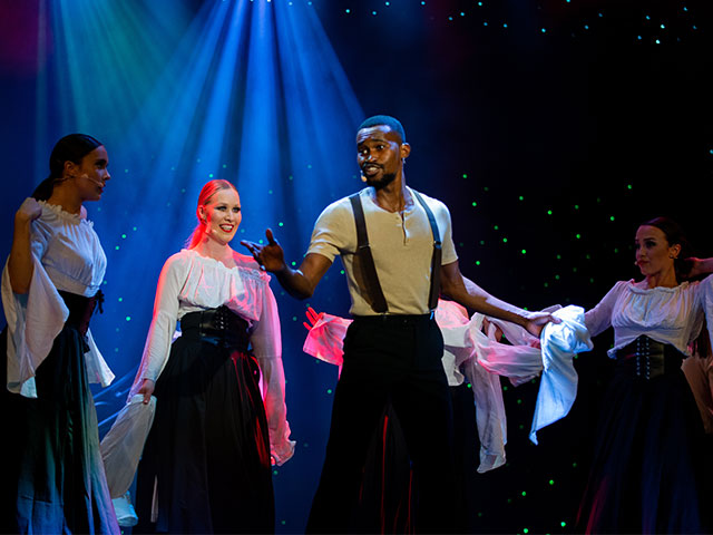 Evening show, Borealis show team