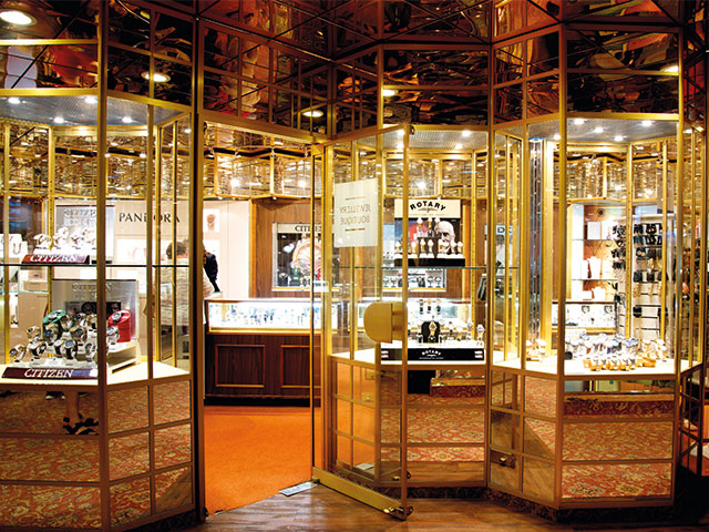 Jewellery shops on board Balmoral