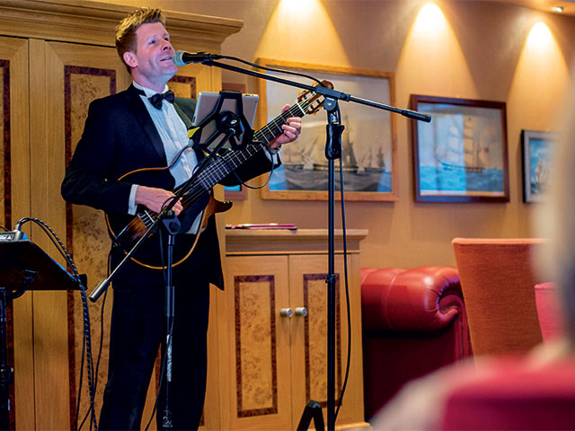 Pub act singer on Balmoral