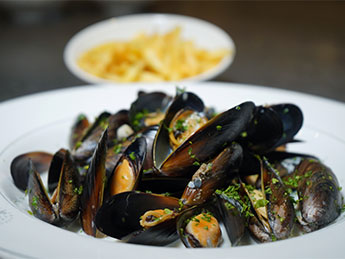 Moules-frites, treats of the region dish
