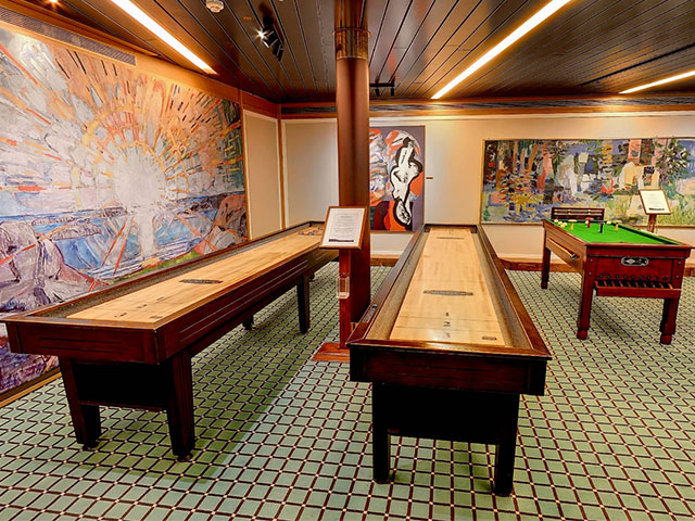 Shuffle board in the morning light pub, Bolette