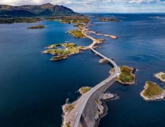 The Atlantic Ocean Road with an Expert