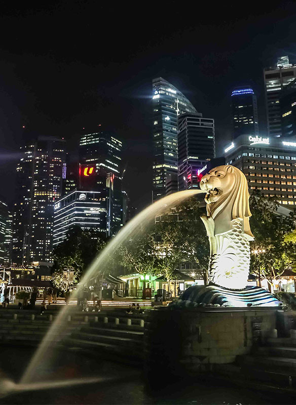 Merlion statue at merlion park in Marina bay of Singapore.