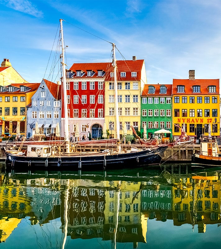 Famous old Nyhavn port, Copenhagen, Denmark Famous old Nyhavn port, Copenhagen, Denmark