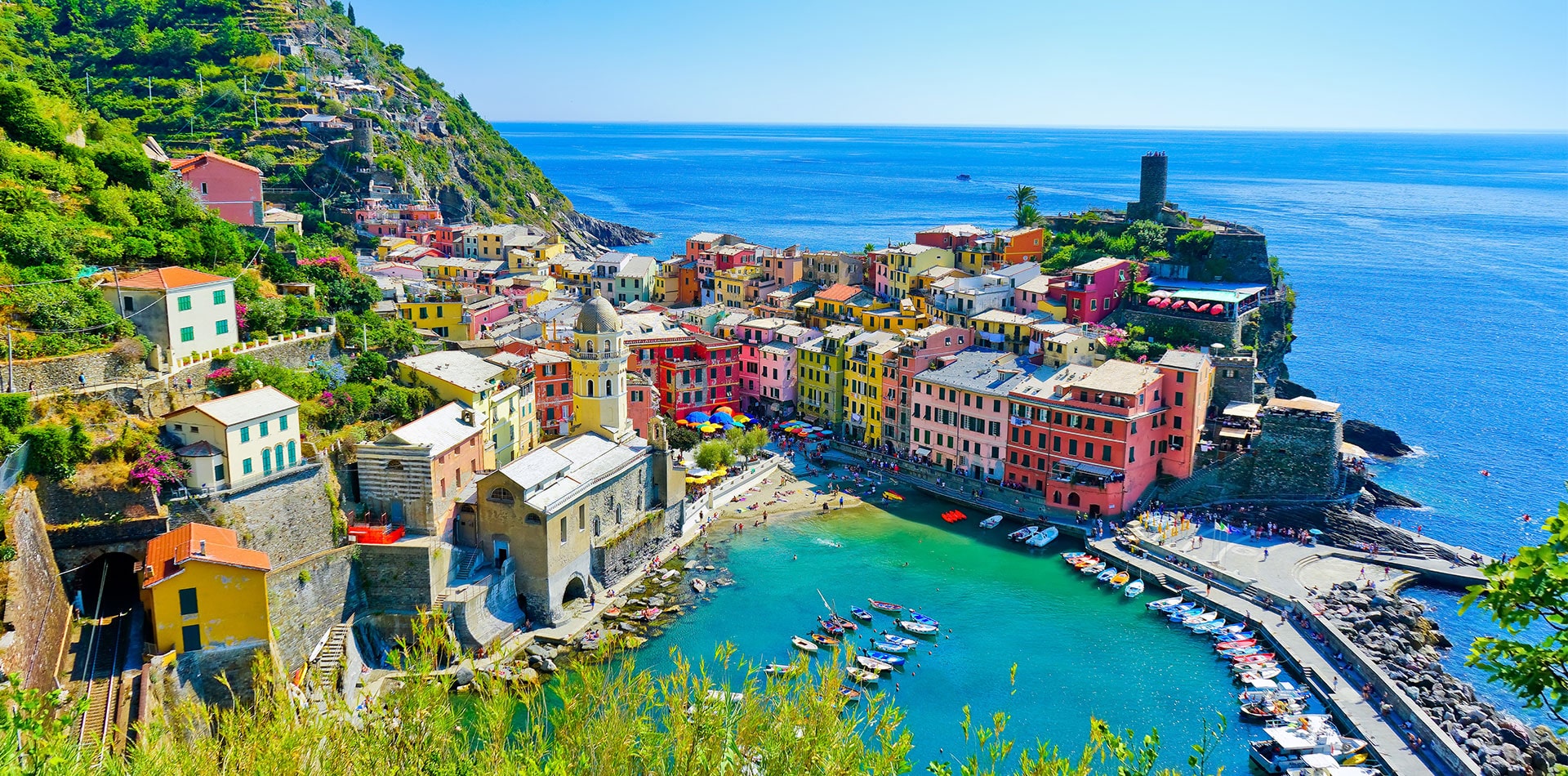 Colourful buildings on the coast of Vernazza, Cinque terre, Italy