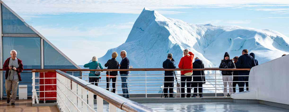 What to wear on a cool cruise 