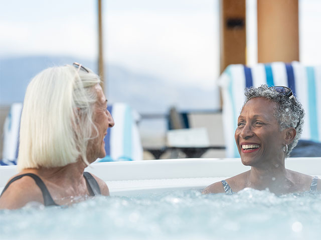 Solo ladies in jacuzzi, Bolette