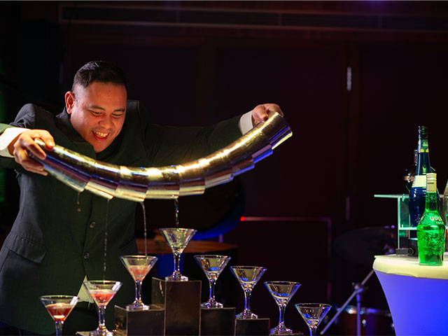 Bar waiter cocktail flaring at the Martini Experience