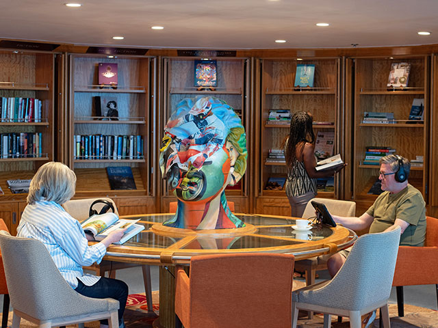 Guests in the Earth room, Balmoral