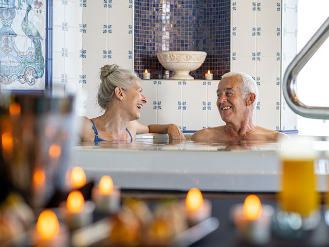 Guests enjoying the Thermal spa jacuzzi, Bolette