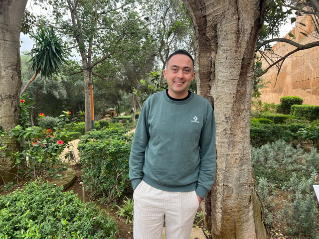 Fraser at Sea, Setting sail at 60