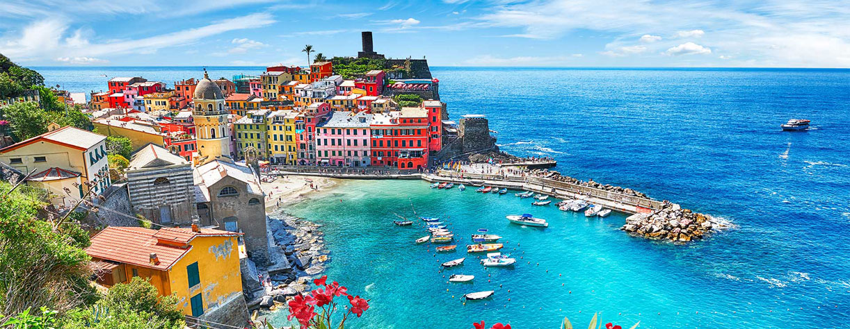 Colourful buildings in Vernazza, Cinque Terre, Italy