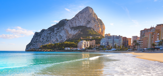 Playa de Fossa beach in Calpe and Ifach
