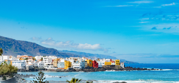 Islas Canarias.Playas de España. Paisaje de playa del pueblo Puerto de la cruz.